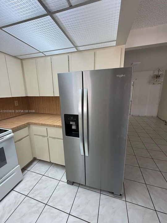 For Rent: $2,300 (2 beds, 1 baths, 1217 Square Feet)