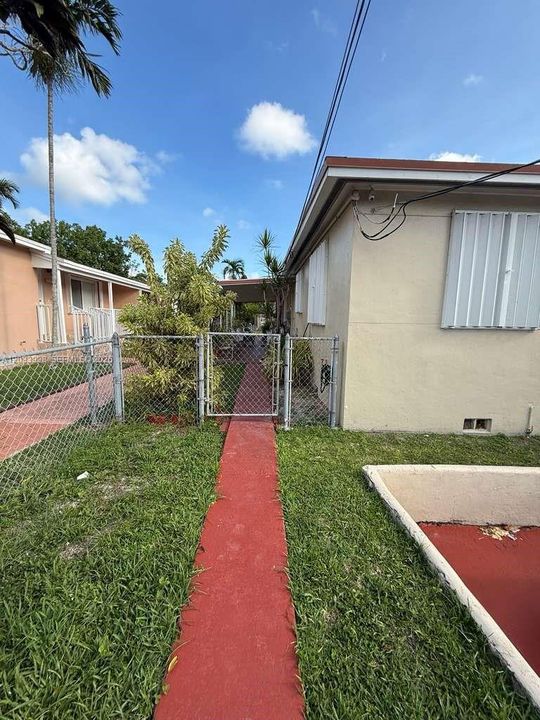 For Rent: $2,300 (2 beds, 1 baths, 1217 Square Feet)