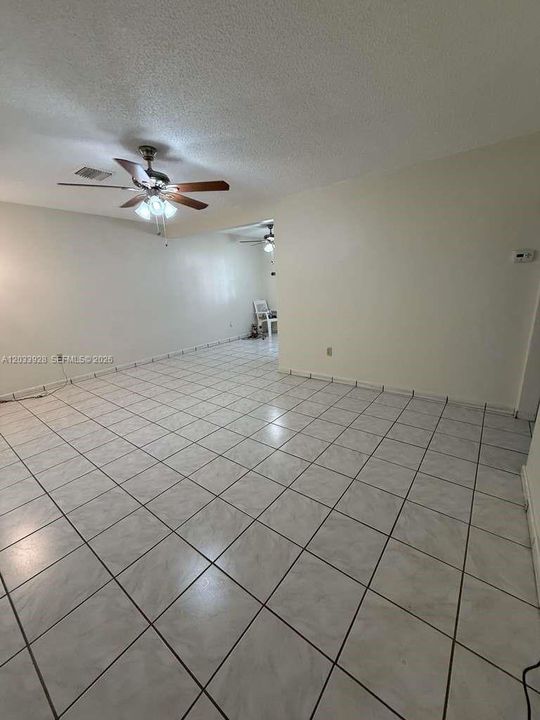 For Rent: $2,300 (2 beds, 1 baths, 1217 Square Feet)