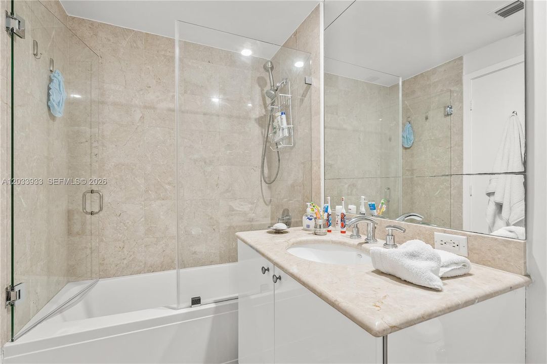 For Rent: $15,000 (3 beds, 2 baths, 1944 Square Feet)