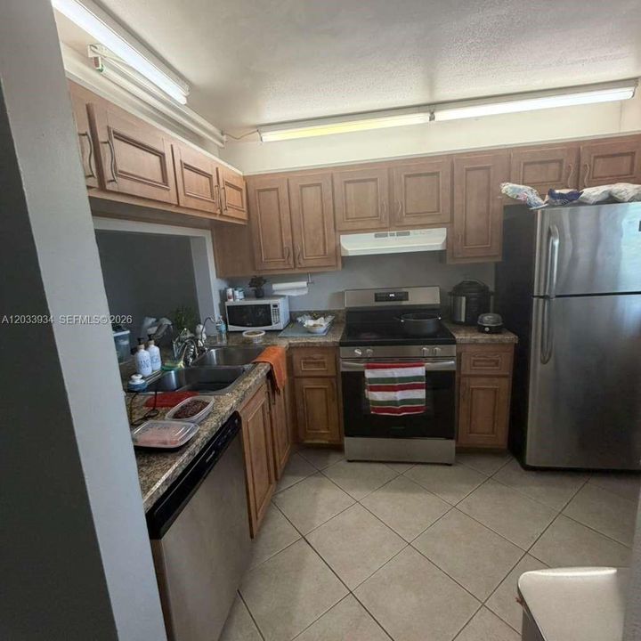 For Rent: $2,100 (2 beds, 2 baths, 806 Square Feet)