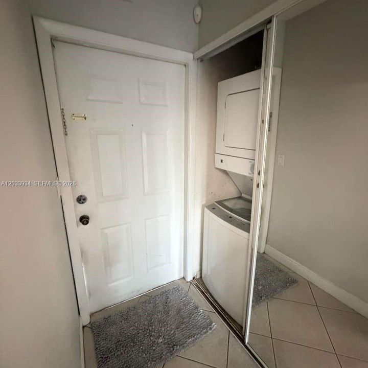 For Rent: $2,100 (2 beds, 2 baths, 806 Square Feet)
