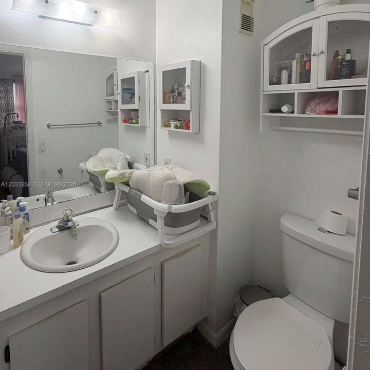 For Rent: $2,100 (2 beds, 2 baths, 806 Square Feet)