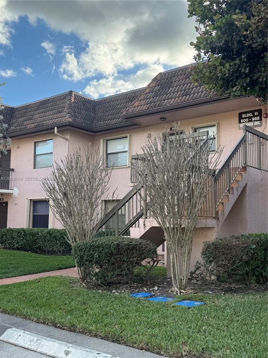 For Rent: $2,100 (2 beds, 2 baths, 806 Square Feet)