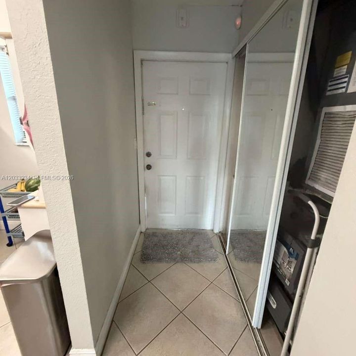 For Rent: $2,100 (2 beds, 2 baths, 806 Square Feet)