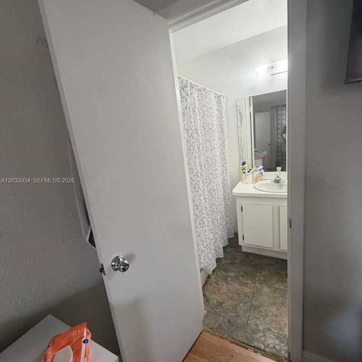 For Rent: $2,100 (2 beds, 2 baths, 806 Square Feet)