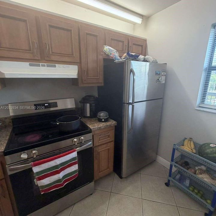 For Rent: $2,100 (2 beds, 2 baths, 806 Square Feet)
