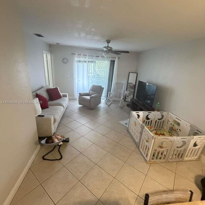For Rent: $2,100 (2 beds, 2 baths, 806 Square Feet)