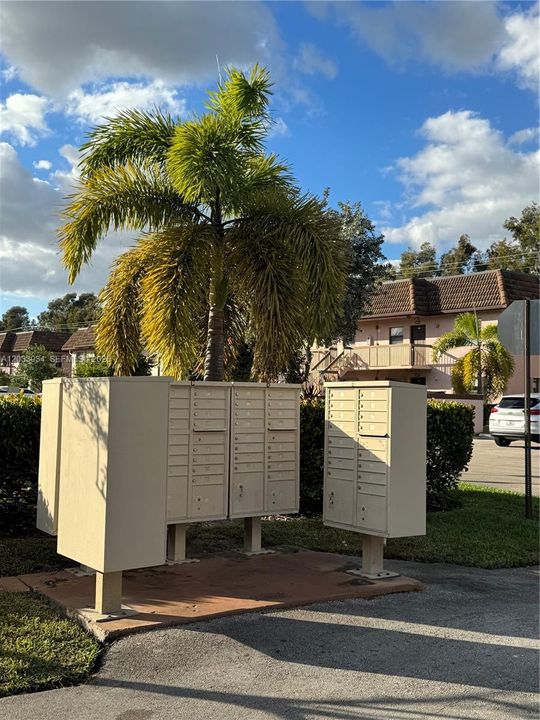 For Rent: $2,100 (2 beds, 2 baths, 806 Square Feet)