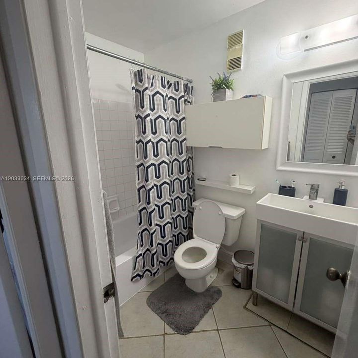For Rent: $2,100 (2 beds, 2 baths, 806 Square Feet)