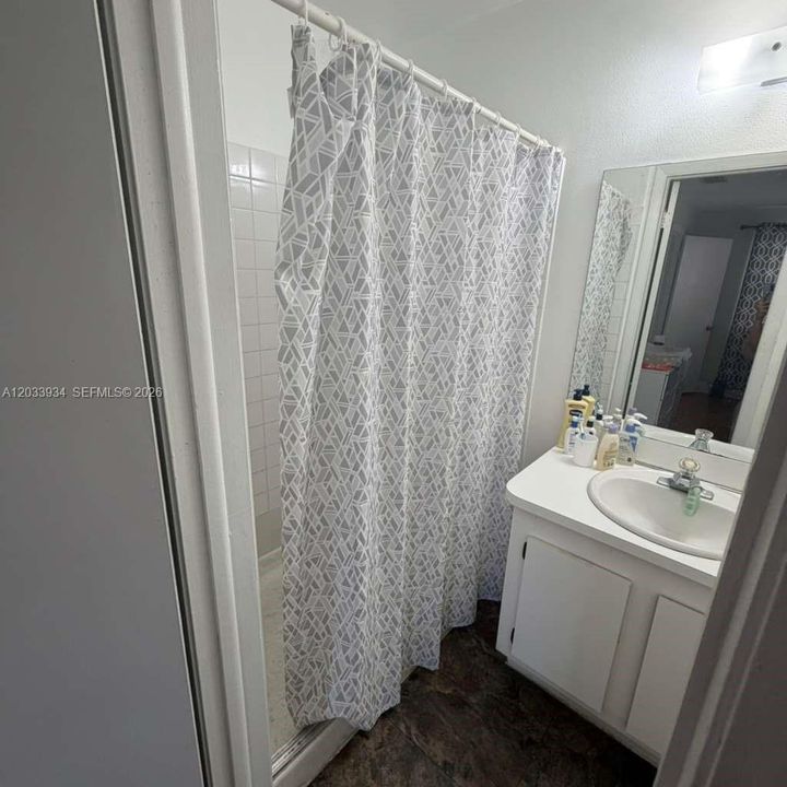 For Rent: $2,100 (2 beds, 2 baths, 806 Square Feet)