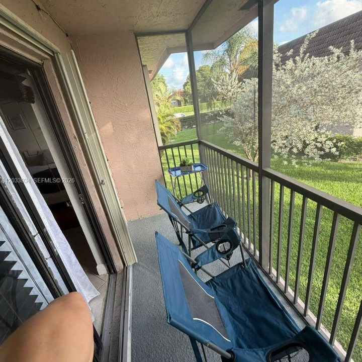 For Rent: $2,100 (2 beds, 2 baths, 806 Square Feet)