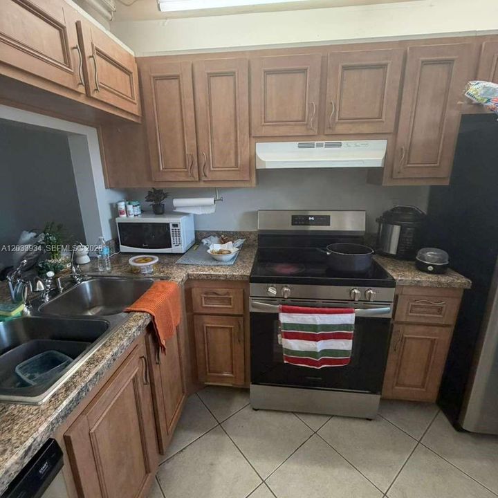 For Rent: $2,100 (2 beds, 2 baths, 806 Square Feet)