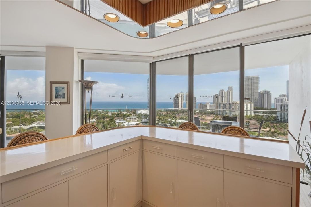 For Sale: $799,000 (2 beds, 2 baths, 1904 Square Feet)