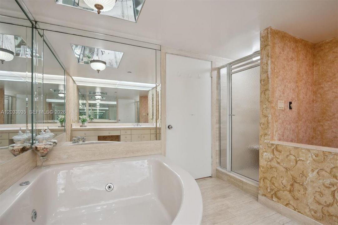 For Sale: $799,000 (2 beds, 2 baths, 1904 Square Feet)