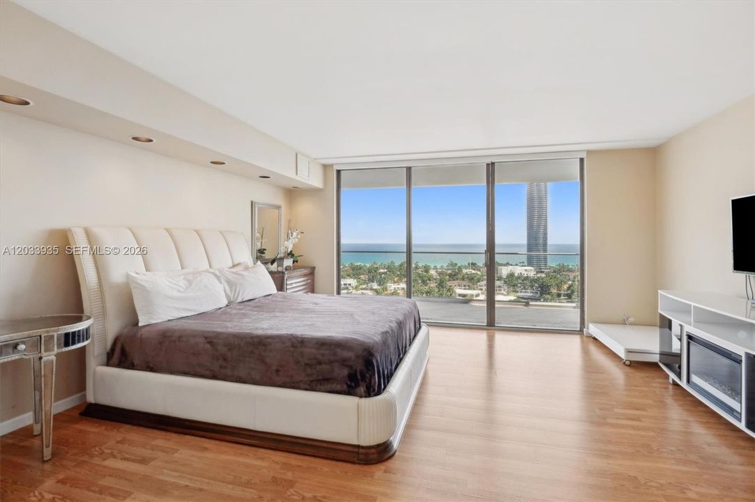 For Sale: $799,000 (2 beds, 2 baths, 1904 Square Feet)