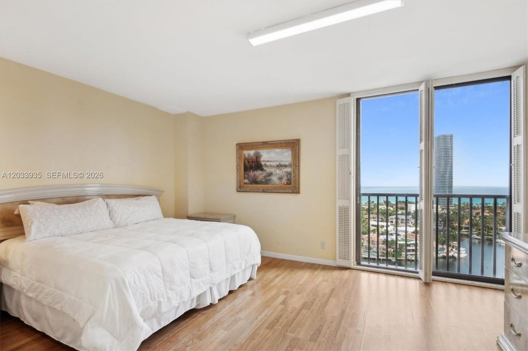 For Sale: $799,000 (2 beds, 2 baths, 1904 Square Feet)