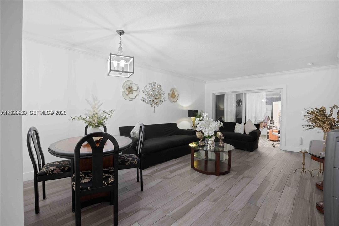 В аренду: $2,850 (3 спален, 2 ванн, 1090 Квадратных фут)