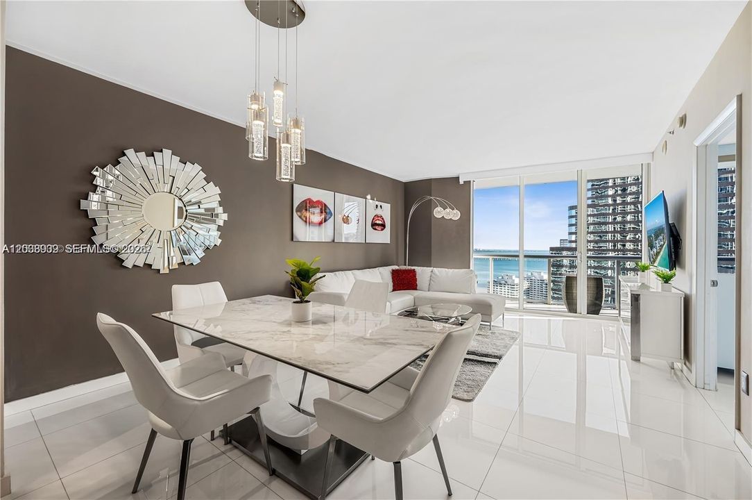 For Sale: $1,150,000 (2 beds, 1 baths, 953 Square Feet)