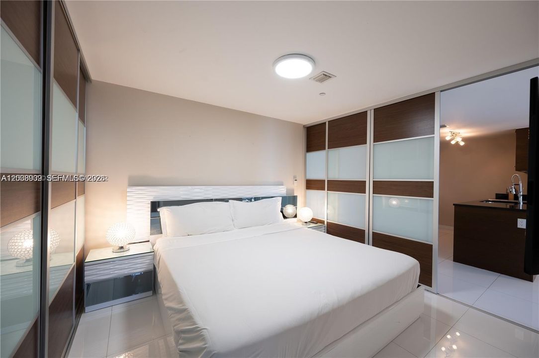 For Sale: $1,150,000 (2 beds, 1 baths, 953 Square Feet)
