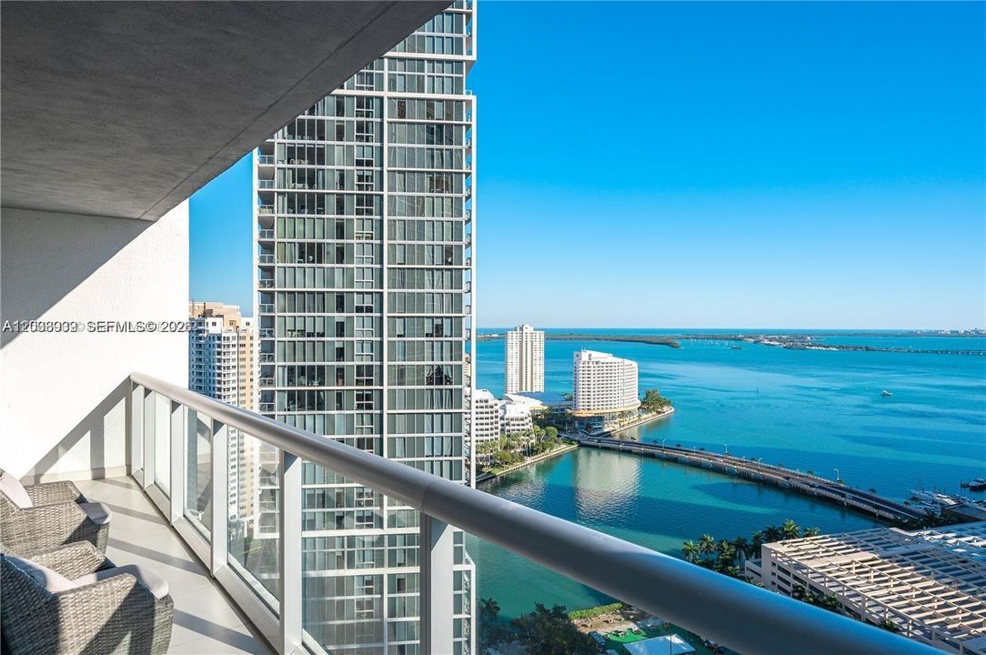 For Sale: $1,150,000 (2 beds, 1 baths, 953 Square Feet)