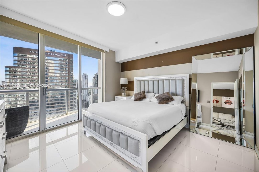 For Sale: $1,150,000 (2 beds, 1 baths, 953 Square Feet)