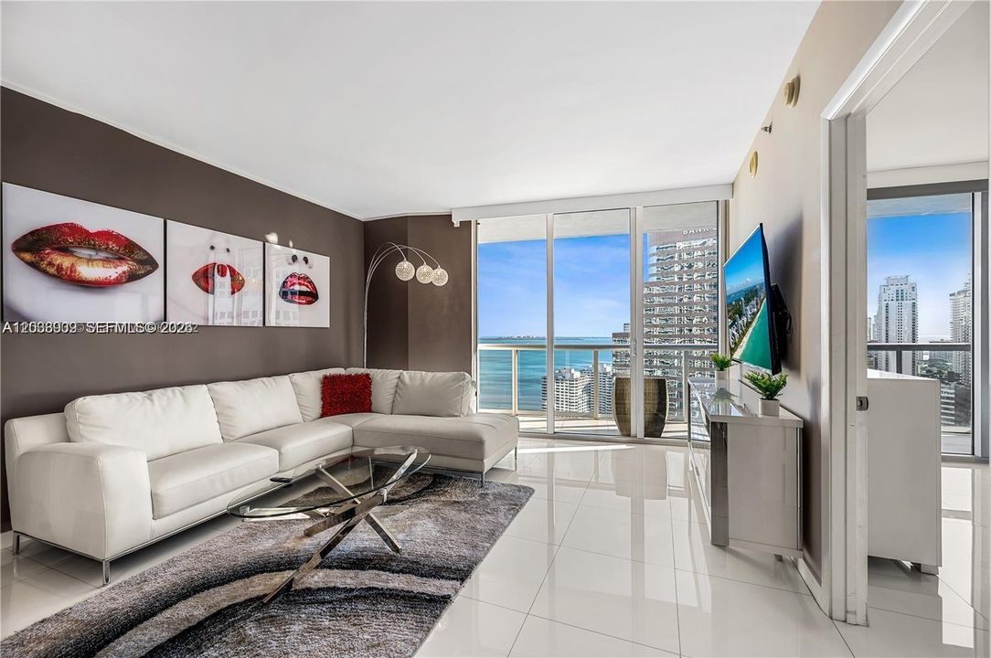 For Sale: $1,150,000 (2 beds, 1 baths, 953 Square Feet)