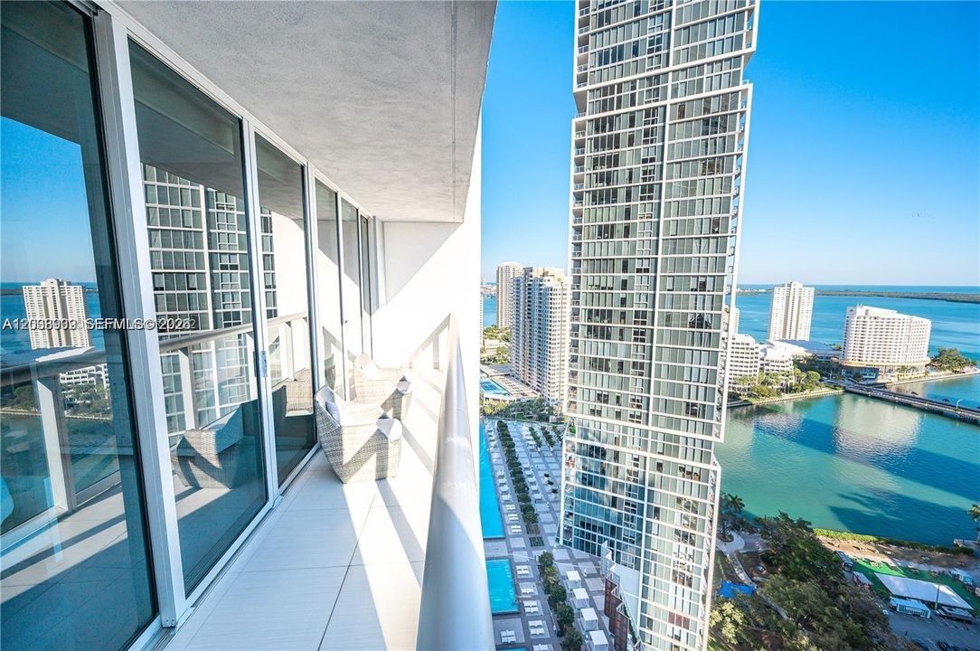 For Sale: $1,150,000 (2 beds, 1 baths, 953 Square Feet)