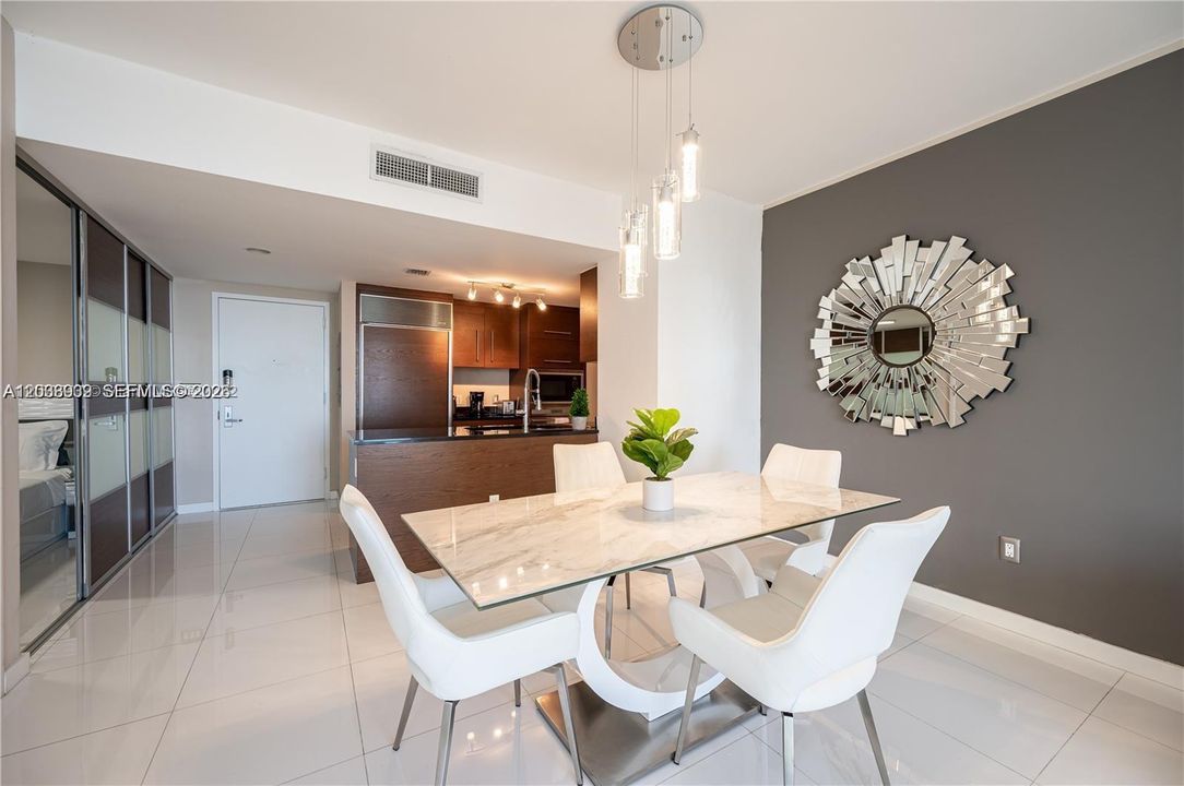 For Sale: $1,150,000 (2 beds, 1 baths, 953 Square Feet)