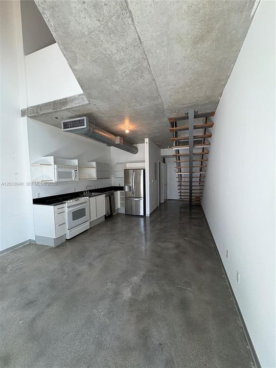 For Sale: $395,000 (0 beds, 1 baths, 795 Square Feet)