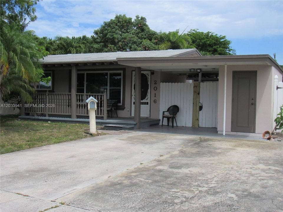For Rent: $1,250 (1 beds, 1 baths, 1498 Square Feet)
