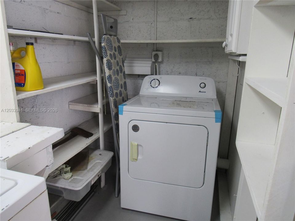 For Rent: $1,250 (1 beds, 1 baths, 1498 Square Feet)