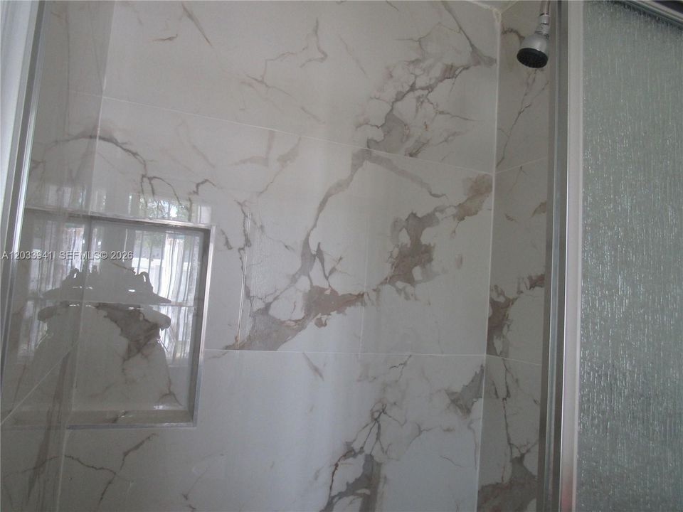 For Rent: $1,250 (1 beds, 1 baths, 1498 Square Feet)