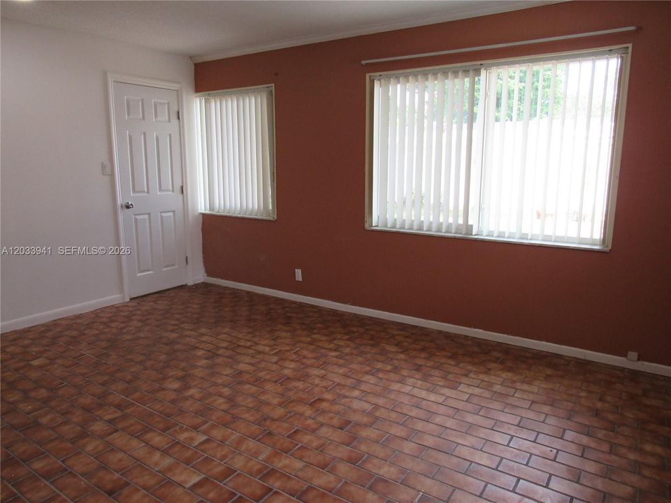 For Rent: $1,250 (1 beds, 1 baths, 1498 Square Feet)