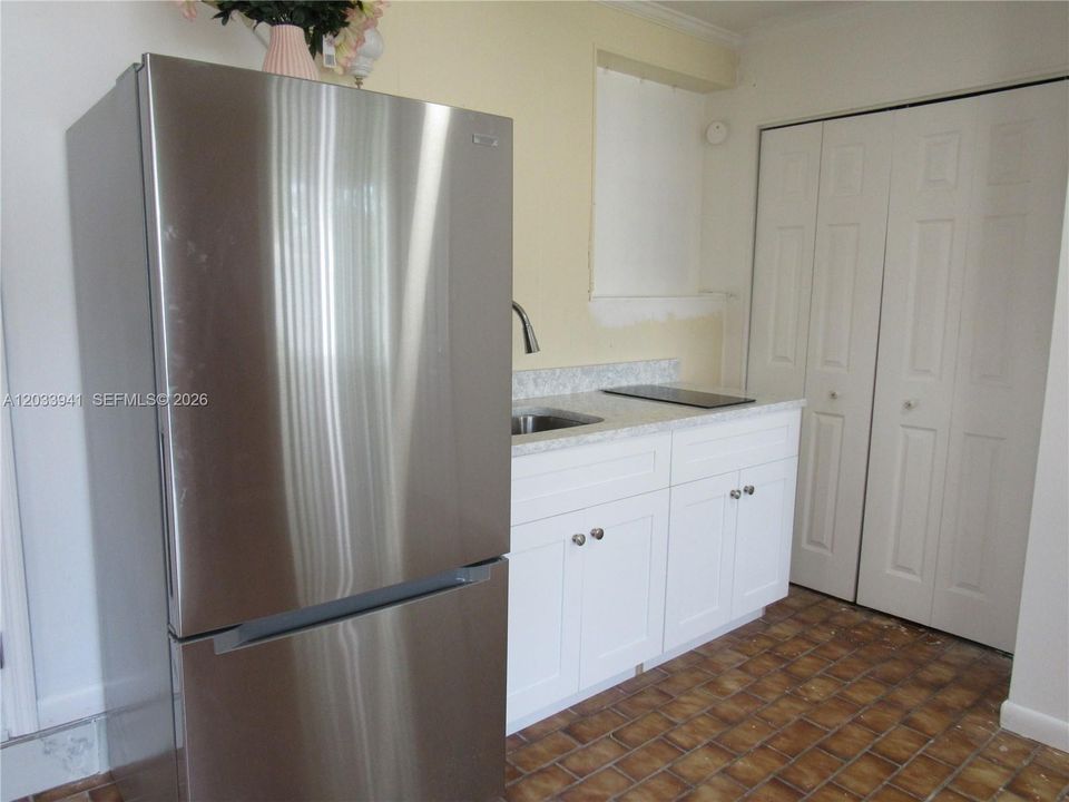For Rent: $1,250 (1 beds, 1 baths, 1498 Square Feet)