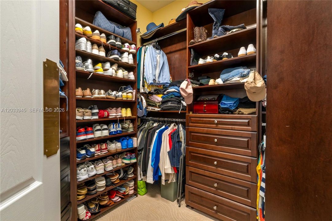 В аренду: $14,000 (6 спален, 4 ванн, 4635 Квадратных фут)