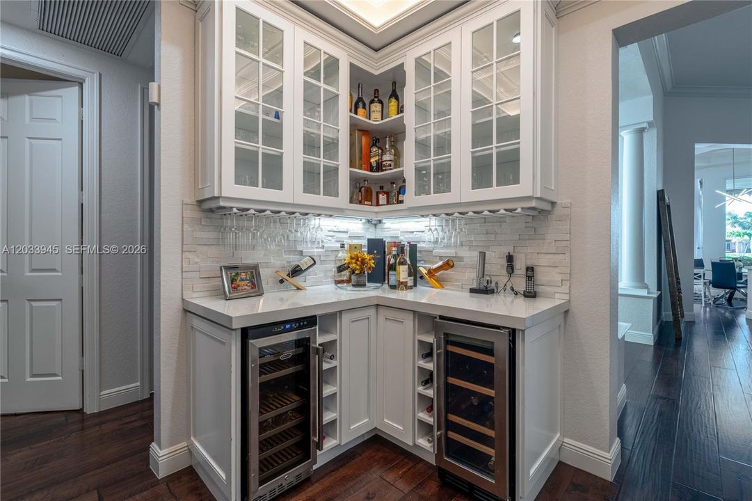 В аренду: $14,000 (6 спален, 4 ванн, 4635 Квадратных фут)