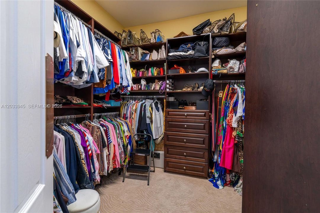 В аренду: $14,000 (6 спален, 4 ванн, 4635 Квадратных фут)