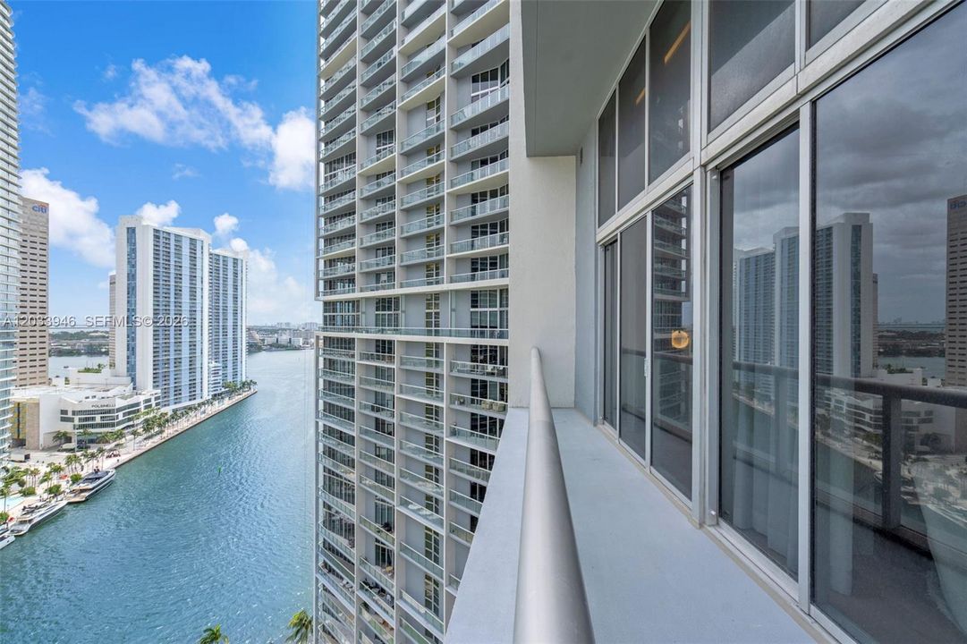 For Sale: $1,560,000 (2 beds, 2 baths, 1168 Square Feet)