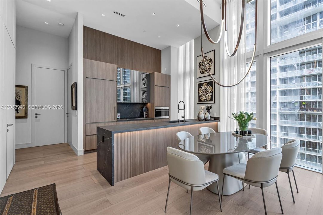 For Sale: $1,560,000 (2 beds, 2 baths, 1168 Square Feet)