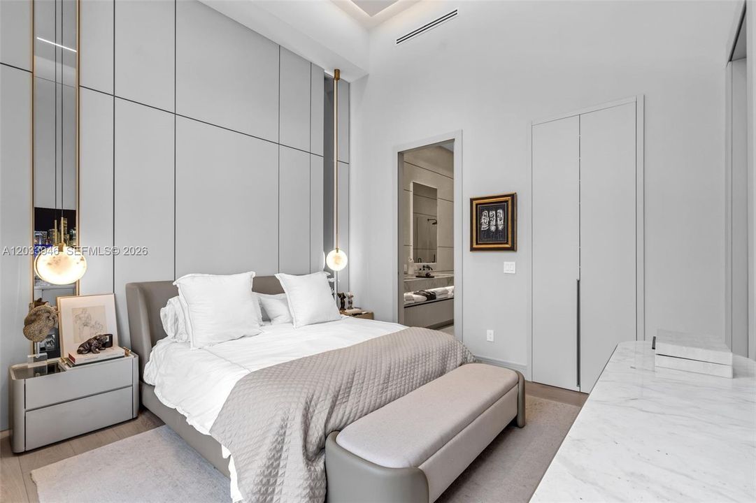 For Sale: $1,560,000 (2 beds, 2 baths, 1168 Square Feet)