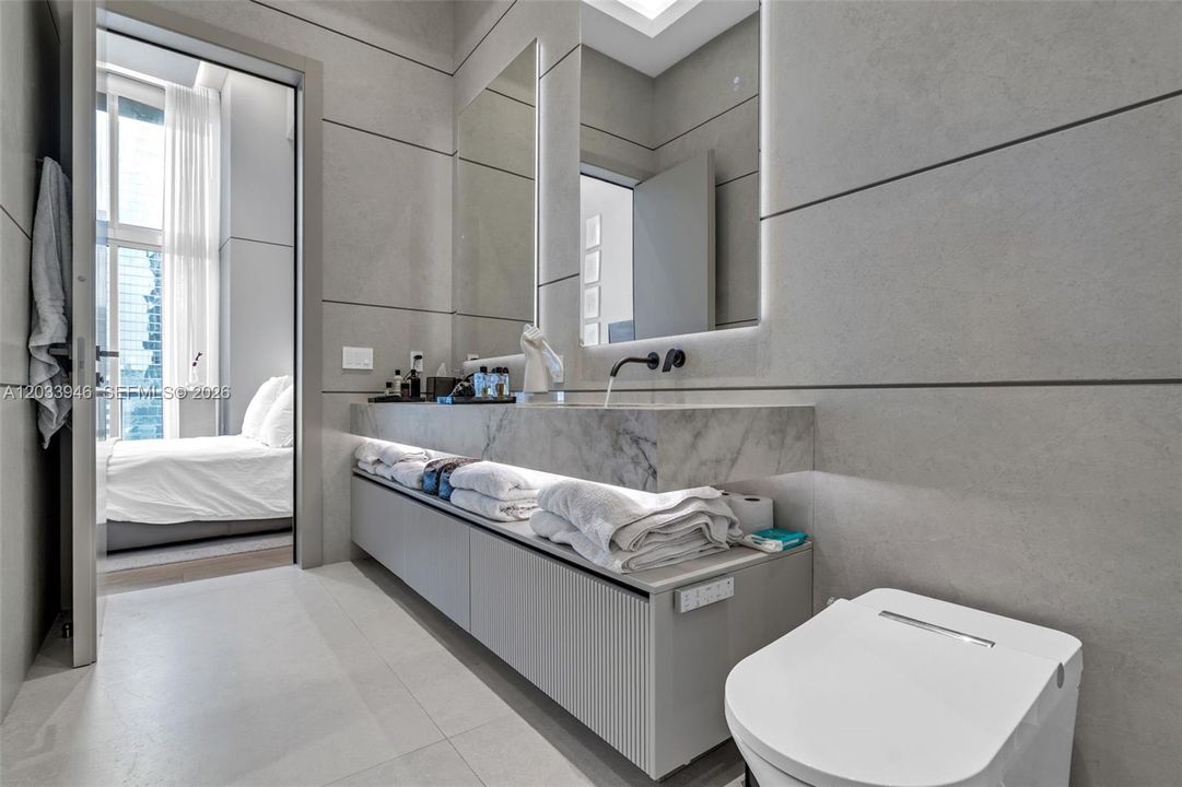 For Sale: $1,560,000 (2 beds, 2 baths, 1168 Square Feet)