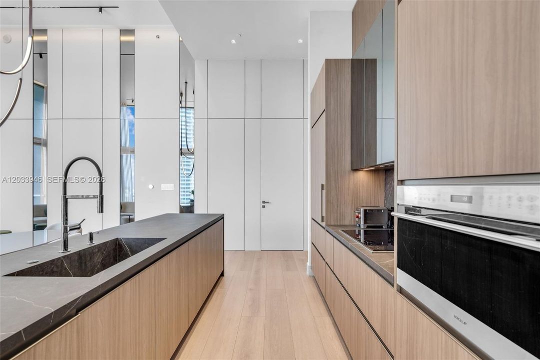 For Sale: $1,560,000 (2 beds, 2 baths, 1168 Square Feet)