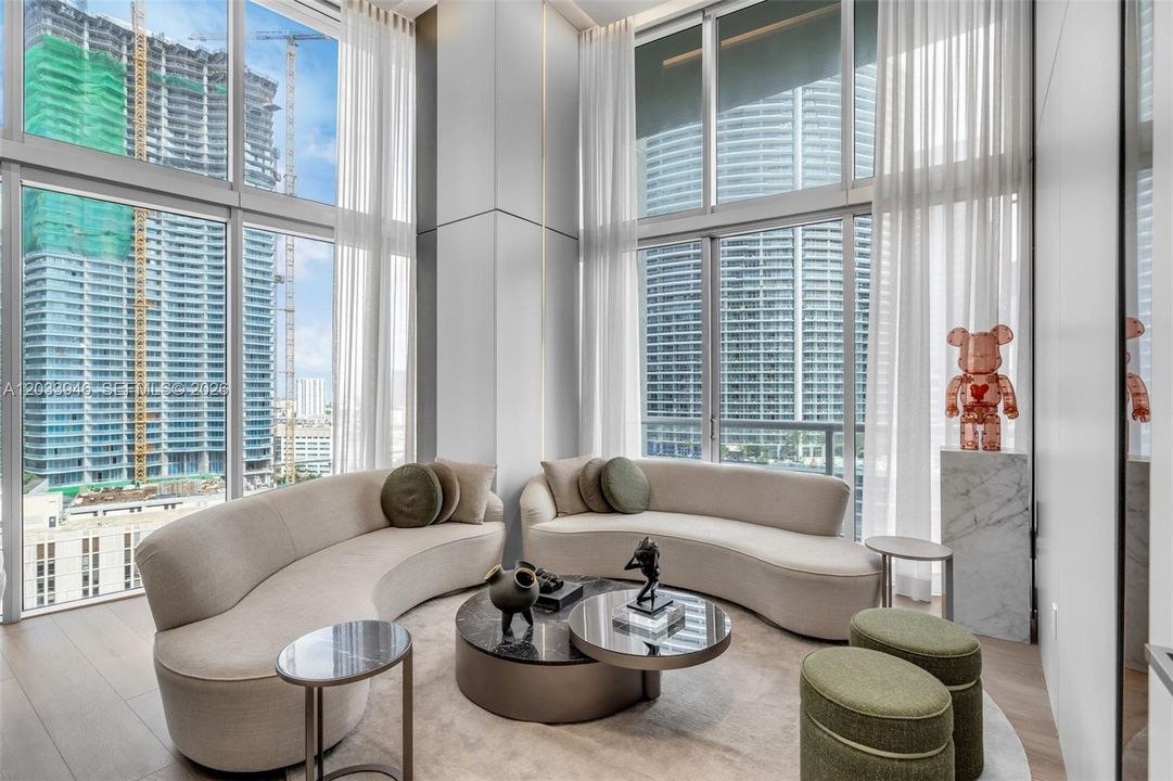 For Sale: $1,560,000 (2 beds, 2 baths, 1168 Square Feet)