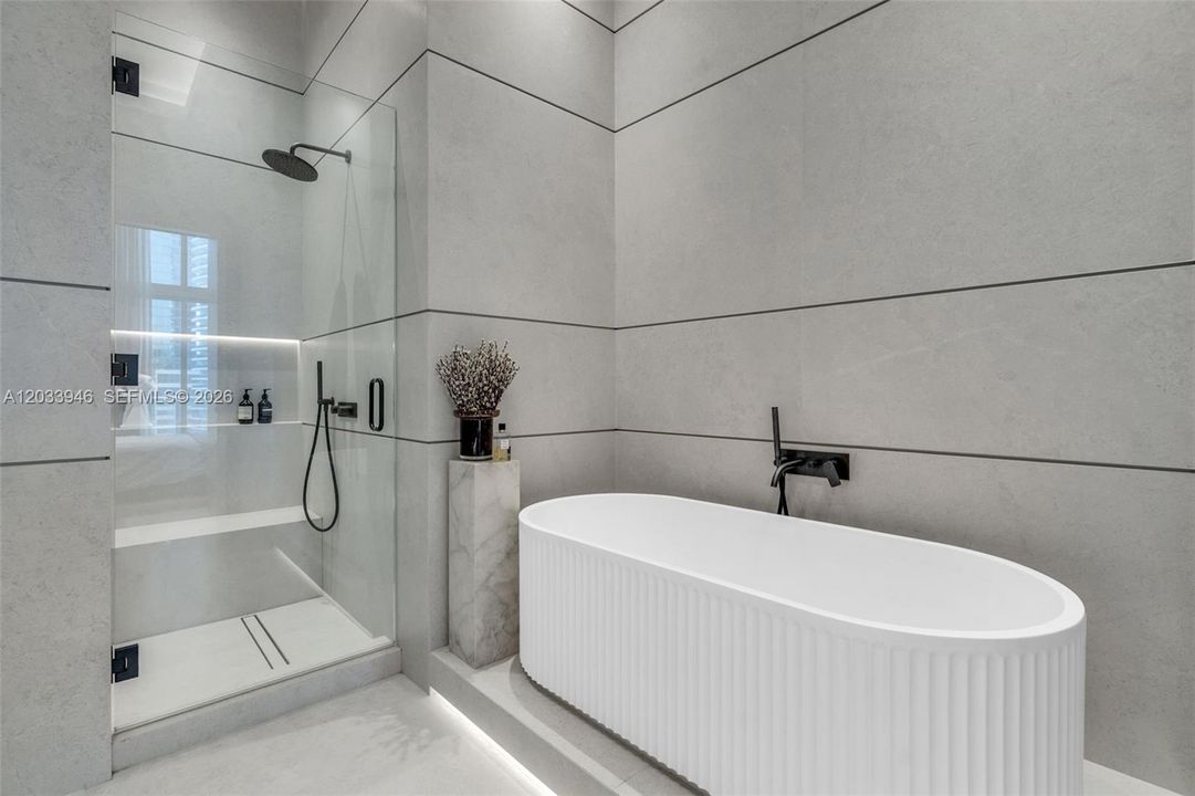 For Sale: $1,560,000 (2 beds, 2 baths, 1168 Square Feet)