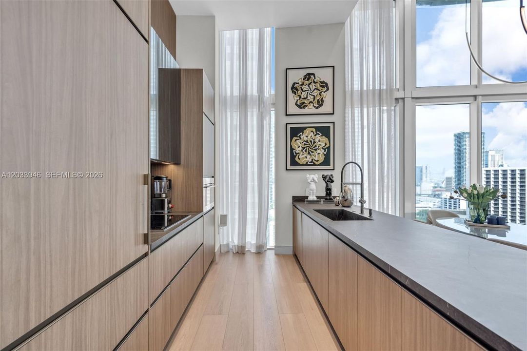 For Sale: $1,560,000 (2 beds, 2 baths, 1168 Square Feet)