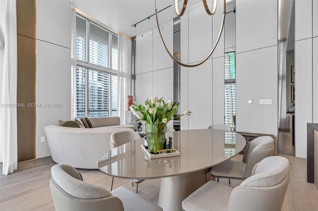 For Sale: $1,560,000 (2 beds, 2 baths, 1168 Square Feet)