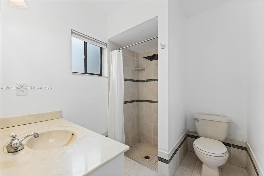: $675,000 (4 спален, 2 ванн, 2028 Квадратных фут)