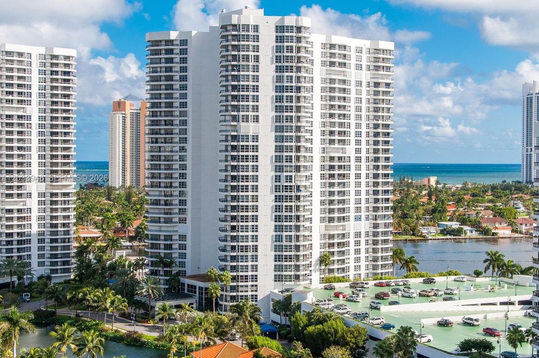 For Sale: $499,000 (2 beds, 2 baths, 1181 Square Feet)
