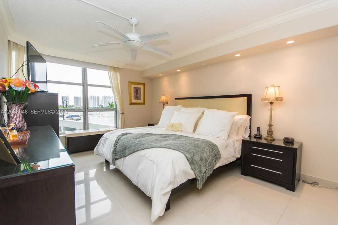 For Sale: $499,000 (2 beds, 2 baths, 1181 Square Feet)